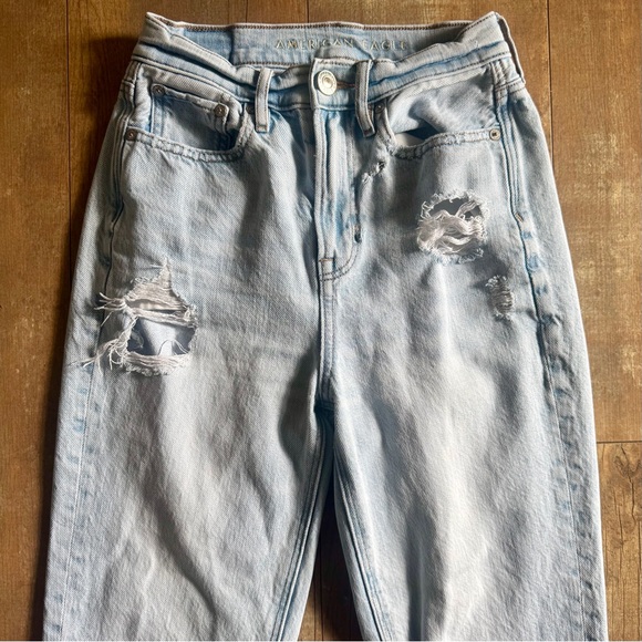 American Eagle Highest Rise 90’s Boyfriend Light Wash Distressed Jeans Size 00 - Picture 5 of 11